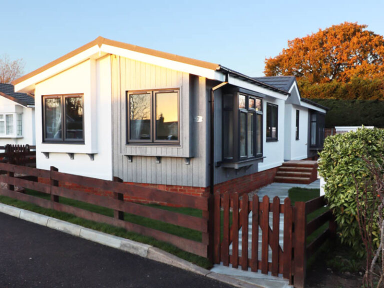 7 Ferndale Park near Maidenhead & Windsor Greenford Park Homes