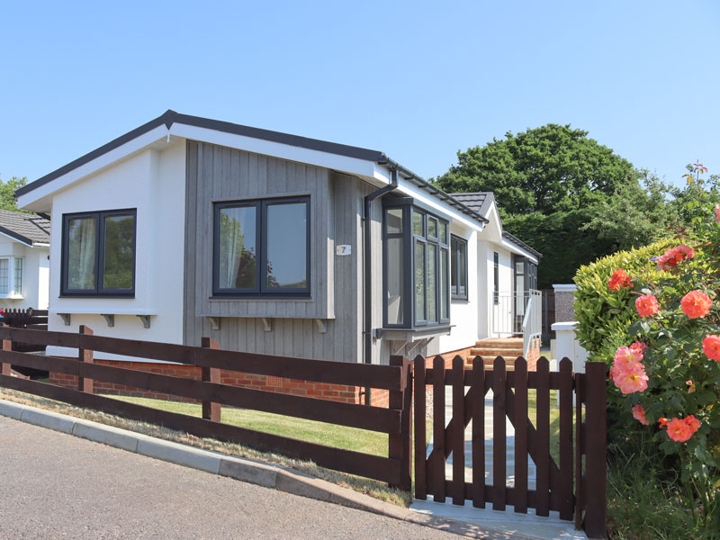 7 Ferndale Park near Maidenhead & Windsor Greenford Park Homes